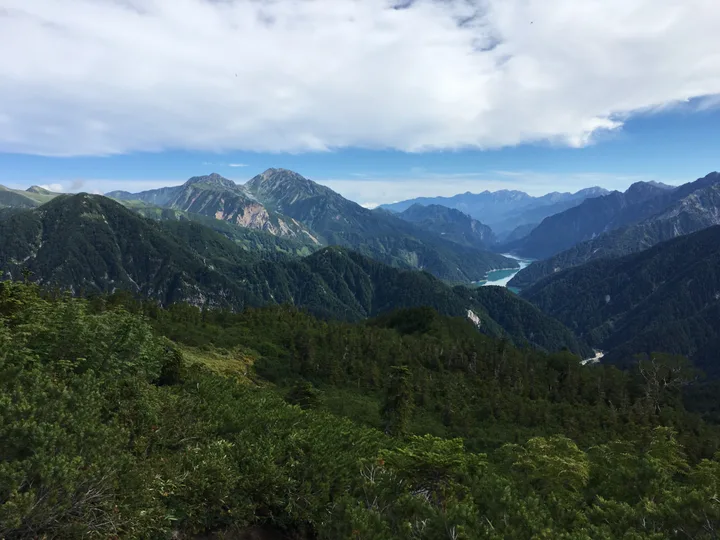 山とダム